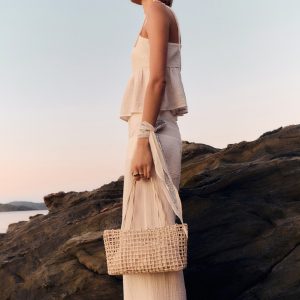 Medium braided shoulder bag