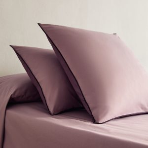 Two 200-thread count percale cotton pillowcases with contrasting overlock 50x75 cm