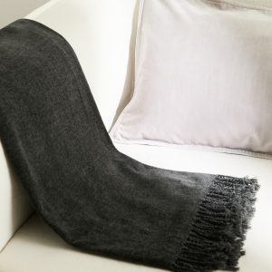 Chenille blanket with fringes