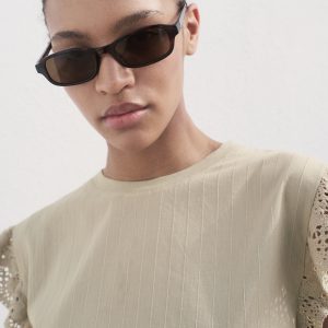 Short-sleeved t-shirt with ruffled eyelet embroidery detail