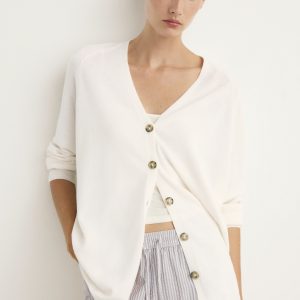 Buttoned wool cardigan