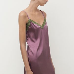 Silk nightdress with lace in contrasting color