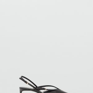 Kitten-heeled strappy shoes