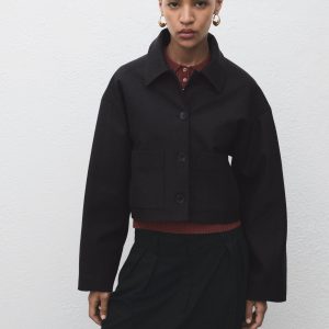 Cropped jacket with pockets