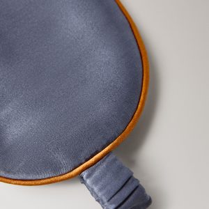 Silk mask with contrast piping