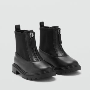 Zipped leather ankle boots