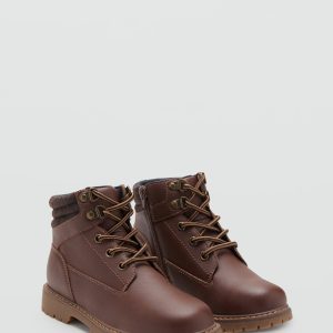 Mountain boots with zipper