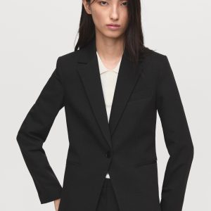 Fitted suit blazer