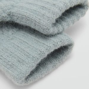 Textured knitted gloves