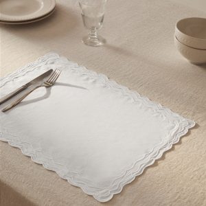 Linen scalloped placemat