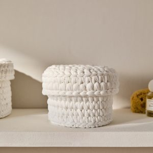 Small round basket with lid