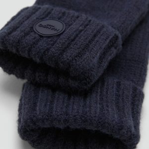 Knitted gloves