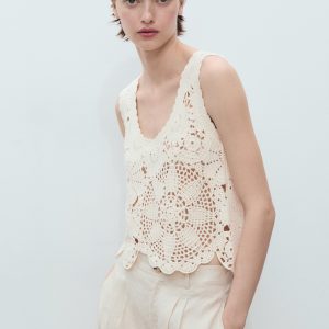Crochet top with flowers
