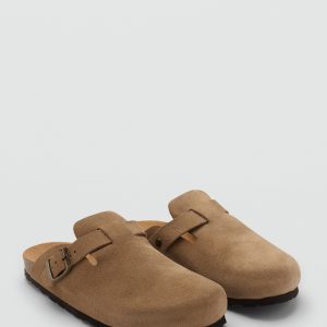 Leather clogs with buckle