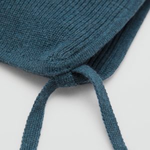 Knitted bonnet with tassel