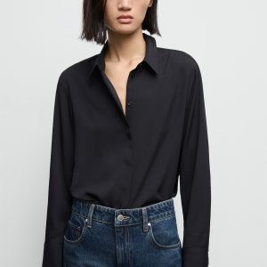 Fluid long-sleeved blouse