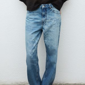 Straight-leg jeans with floral pattern