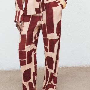Fluid pants with geometric pattern