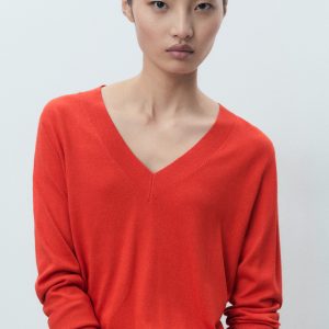 Fine-knit V-neck sweater