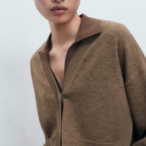 V-neck cardigan with pockets