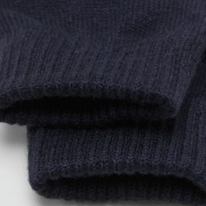 Knitted gloves