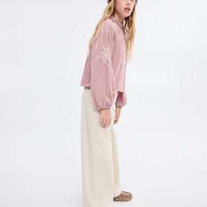 Cotton blouse with floral embroidery