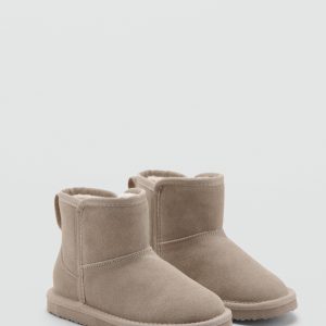 Sheepskin-lined ankle boots