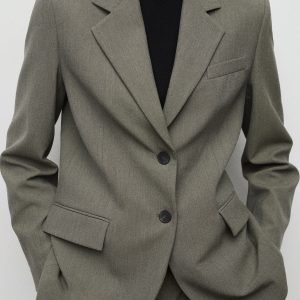Suit blazer with flap pockets