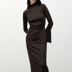 Fitted dress with bell sleeves