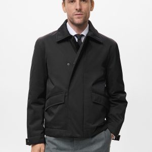 Water-repellent jacket with pockets