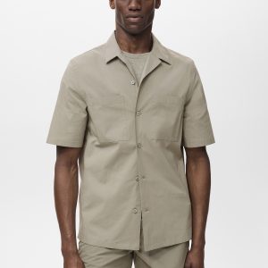 Shirt with pockets and bowling collar