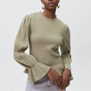 Ruched blouse with ruffles