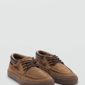 Lace-up leather shoes