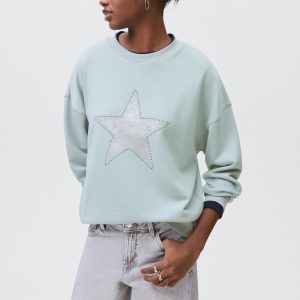 Star-studded sweatshirt
