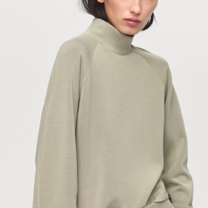 High collar sweatshirt