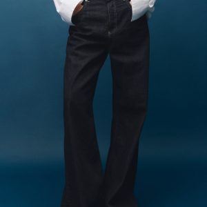 Wide-leg jeans with buttons