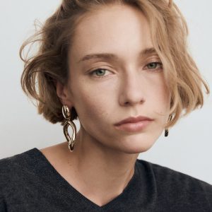 Twisted hoop earrings