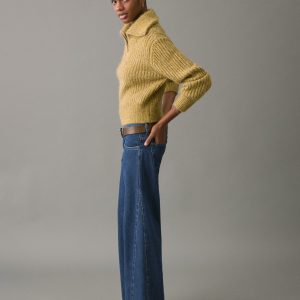 Straight-leg jeans with stitching detail