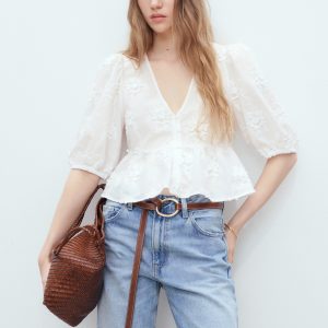 Cotton blouse with floral embroidery