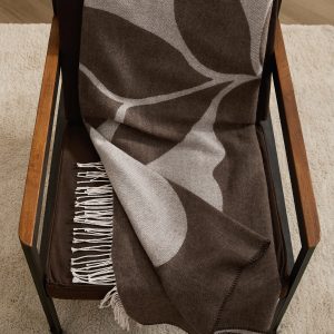 Two-tone patterned blanket