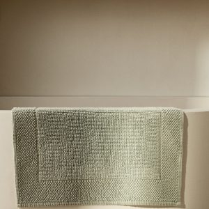 Garment-dyed cotton bath rug
