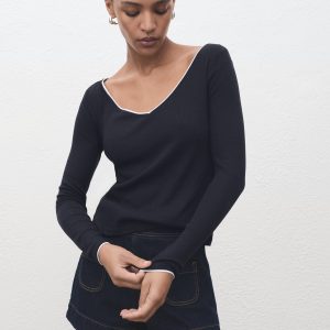 V-neck combined-fabric t-shirt