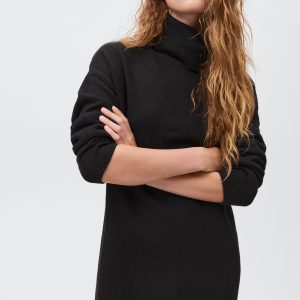 Turtle neck knit dress