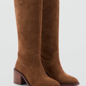 Leather boots with tall leg