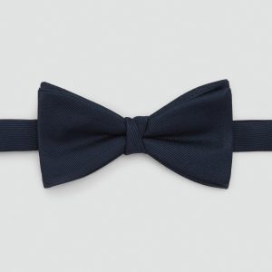 Classic bow tie with microstructure