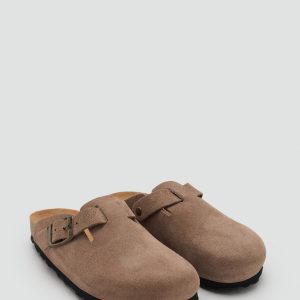 Leather clogs with buckle