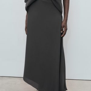 Asymmetrical maxi-skirt