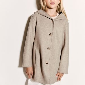 Cloth coat with pockets