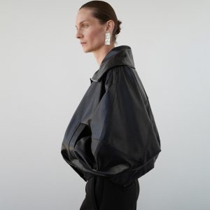 100% leather jacket with notched lapel collar