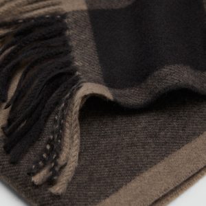 Scarf with striped design